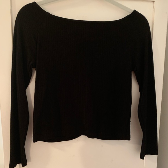 Cropped and fitted black top - Picture 2 of 4